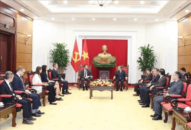 Tổng Bí thư Tô Lâm tiếp Đại sứ Anh tại Việt Nam