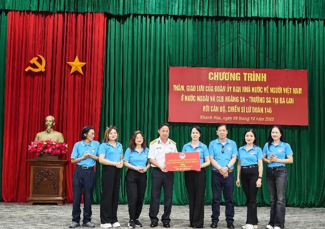 Vườn rau nghĩa tình trên đảo Trường Sa