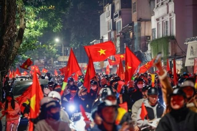 U22 Việt Nam vô địch SEA Games 33: Cả nước vỡ òa trong biển đỏ ăn mừng chiến thắng lịch sử