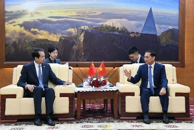 Phó Thủ tướng Bùi Thanh Sơn tiếp Đại sứ Trung Quốc Hà Vĩ