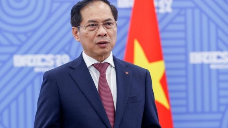 Phó Thủ tướng Bùi Thanh Sơn tham dự Lễ ký Hiến chương Hội đồng Hòa bình về chấm dứt xung đột tại Dải Gaza