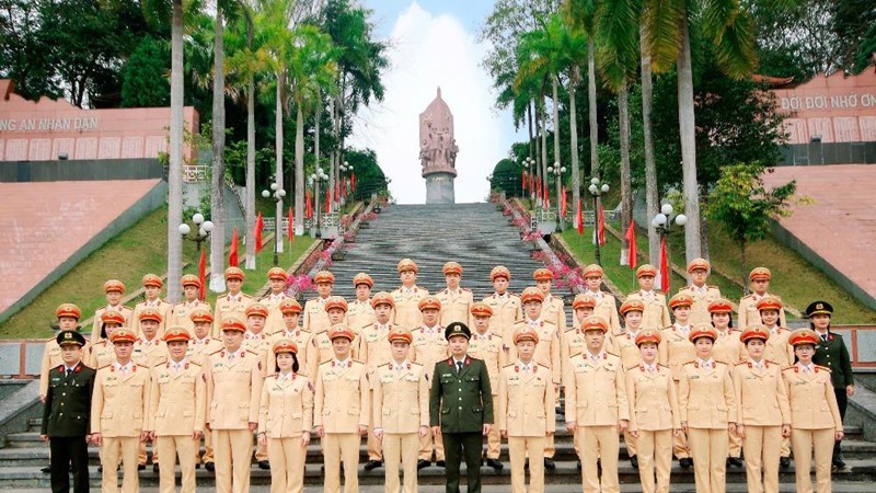 Phòng CSGT Hà Nội tổ chức hoạt động “Về nguồn – giáo dục truyền thống – chung sức cùng cộng đồng” tại Tuyên Quang