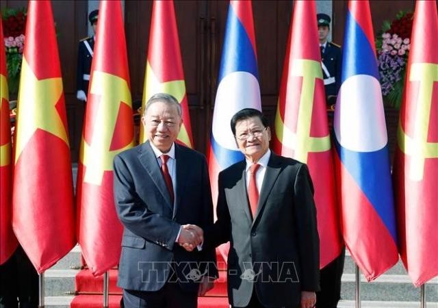 Lễ đón trọng thể Tổng Bí thư Tô Lâm tại thủ đô Viêng Chăn (Lào)