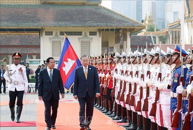 Lễ đón trọng thể Tổng Bí thư Tô Lâm thăm cấp Nhà nước tới Vương quốc Campuchia