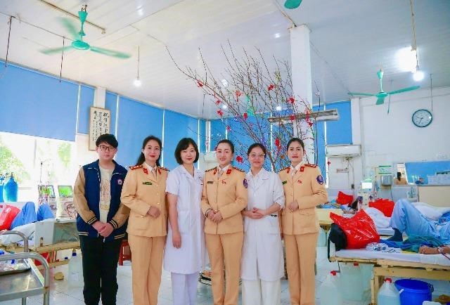Xuân Bính Ngọ ấm áp nơi phòng lọc máu