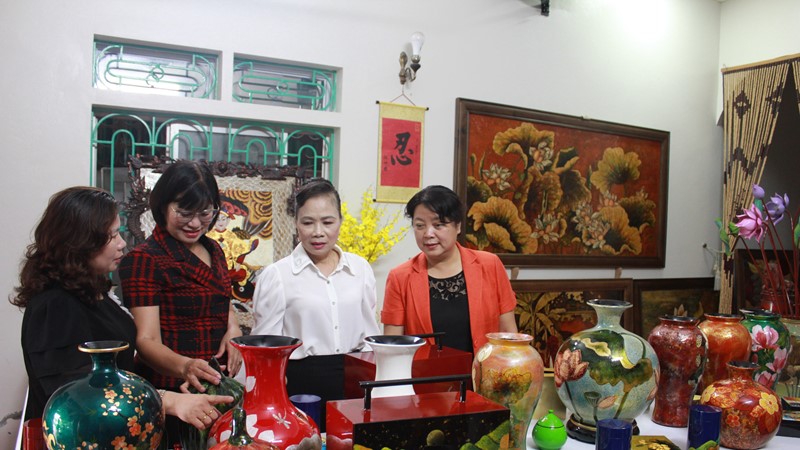 Hội  LHPN huyện Thường Tín: Ra mắt hợp tác xã Sơn mài Hạ Thái do phụ nữ làm chủ