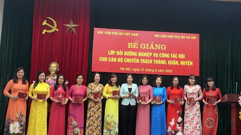Hội LHPN Hà Nội: Bế giảng lớp bồi dưỡng nghiệp vụ công tác Hội năm 2022