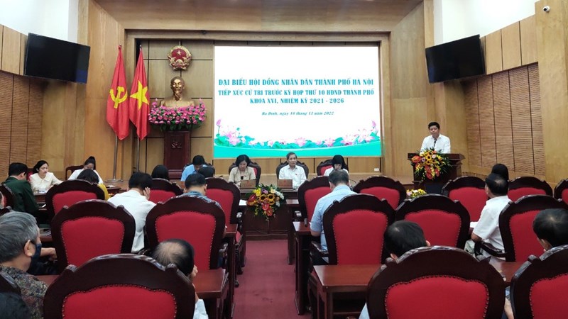 Đại biểu Hội đồng nhân dân Thành phố Hà Nội tiếp xúc cử tri tại quận Ba Đình