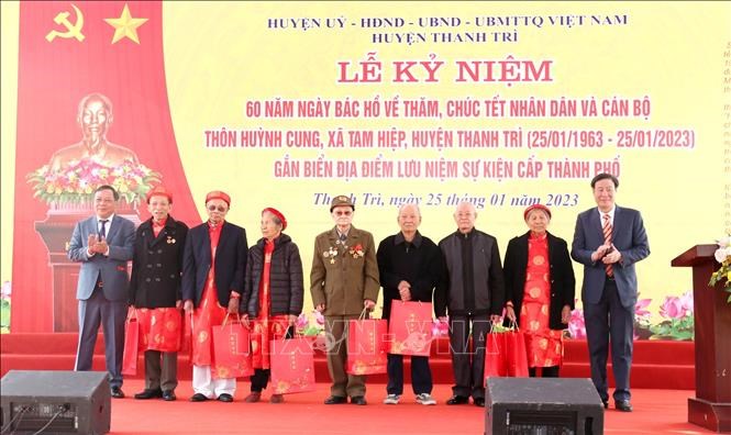 Kỷ niệm 60 năm ngày Bác Hồ về thăm, chúc Tết nhân dân thôn Huỳnh Cung