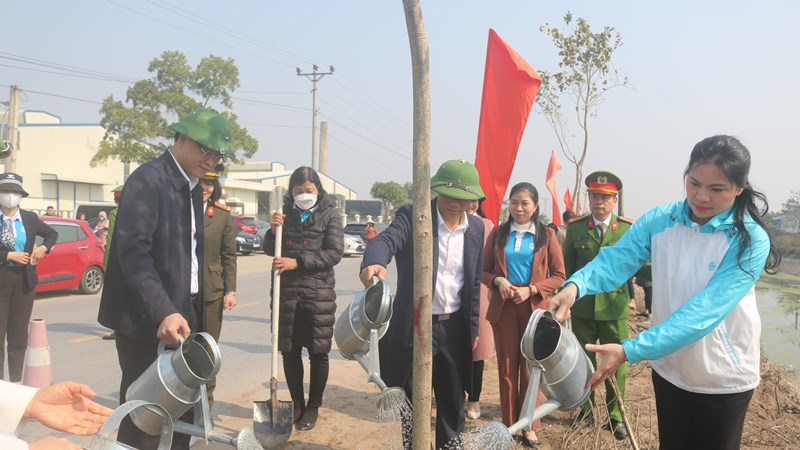 Hội LHPN Việt Nam hưởng ứng Tết trồng cây “Đời đời nhớ ơn Bác Hồ - Xuân Quý Mão 2023” 