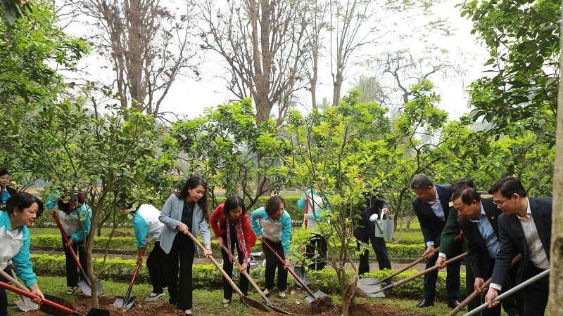 Hội LHPN Hà Nội tổ chức Tết trồng cây tại khu Di tích Chủ tịch Hồ Chí Minh