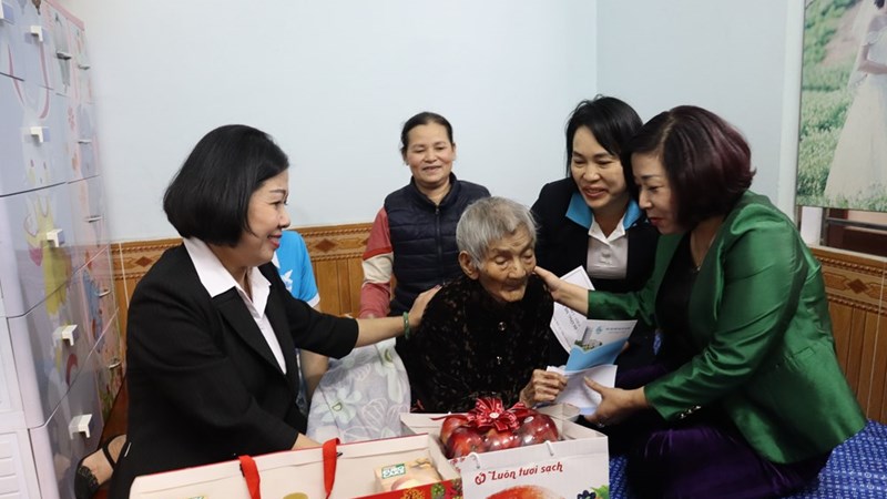 Thành phố  Hà Nội dự kiến trao hơn 121.000  suất quà tới các đối tượng chính sách dịp kỷ niệm 27/7