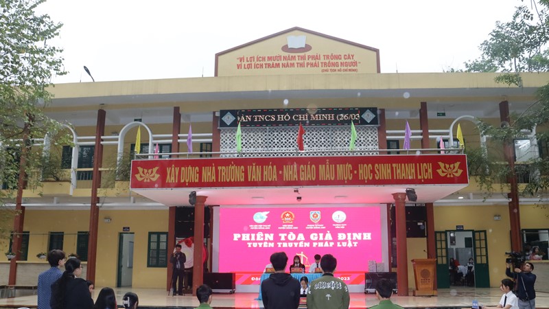 Tổ chức phiên tòa giả định tuyên truyền pháp luật cho học sinh