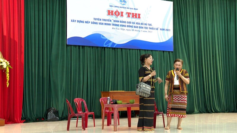 Sôi nổi hội thi tuyên truyền “Bình đẳng giới và xóa bỏ hủ tục xây dựng nếp sống văn minh trong vùng đồng bào dân tộc thiểu số”