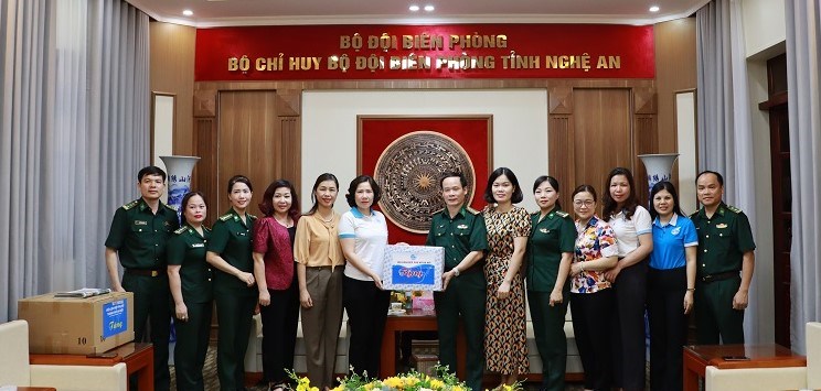 Hội LHPN Hà Nội thăm và làm việc với Bộ Chỉ huy Bộ đội biên phòng và Hội LHPN tỉnh Nghệ An
