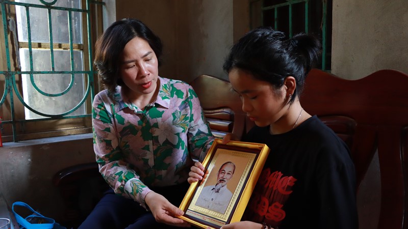 Hội LHPN Hà Nội:  Thăm tặng quà trẻ mồ côi tại huyện Thanh Oai và Hà Đông