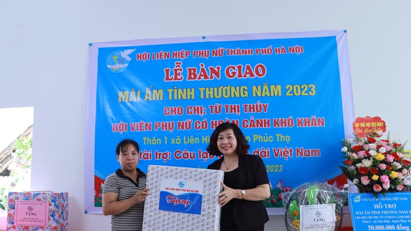 Hội LHPN Hà Nội: Bàn giao mái ấm tình thương cho phụ nữ khó khăn tại huyện Phúc Thọ