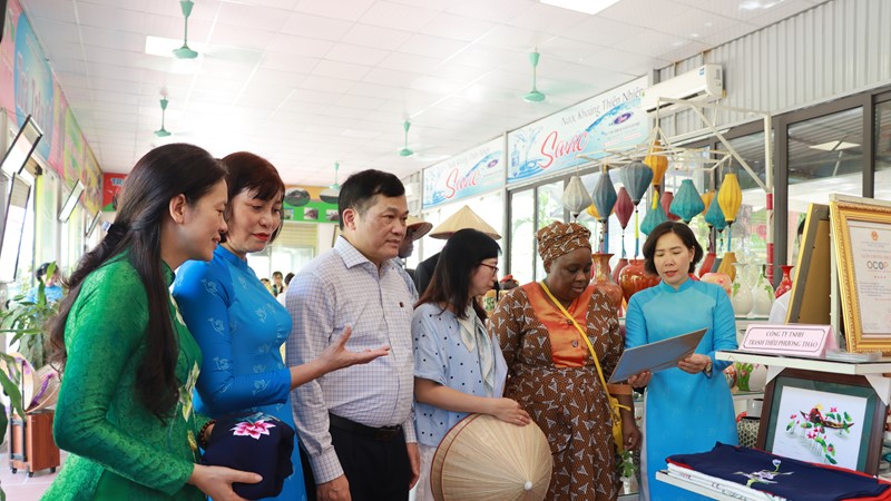 Đoàn đại biểu Nam Phi thăm và làm việc tại huyện Thường Tín, TP Hà Nội