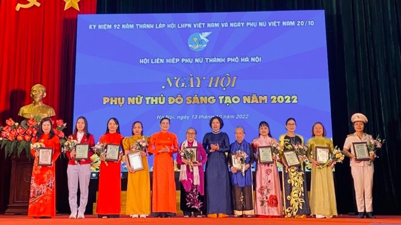 Hội LHPN Hà Nội lấy ý kiến về danh sách cá nhân đề nghị khen tặng danh hiệu “Phụ nữ Thủ đô tiêu biểu” năm 2023