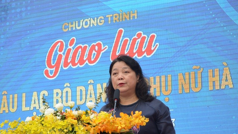 Hơn 600 hội viên phụ nữ của 12 Câu lạc bộ Dân vũ tham gia trình diễn dân vũ với áo dài