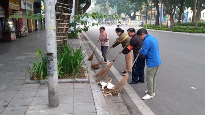 Phụ nữ Thủ đô thực hiện trật tự an toàn giao thông