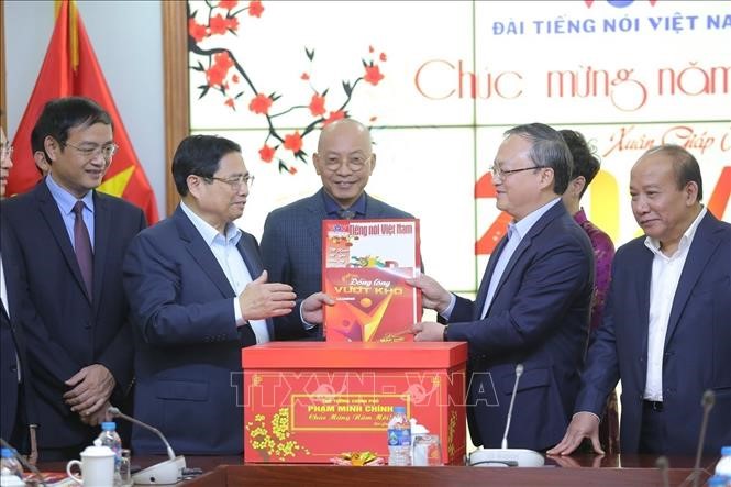 Thủ tướng Chính phủ kiểm tra công tác ứng trực và chúc Tết cán bộ, phóng viên các cơ quan thông tấn, báo chí