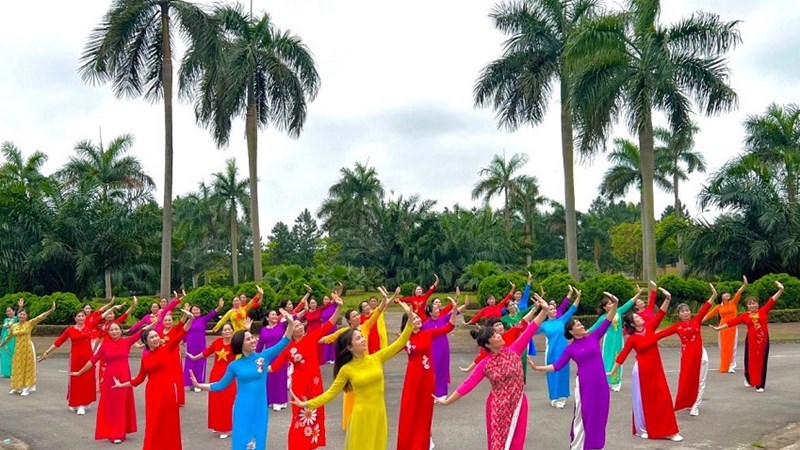 Ấn tượng màn đồng diễn dân vũ của Phụ nữ Thủ đô kỷ niệm Chiến thắng Điện Biên Phủ