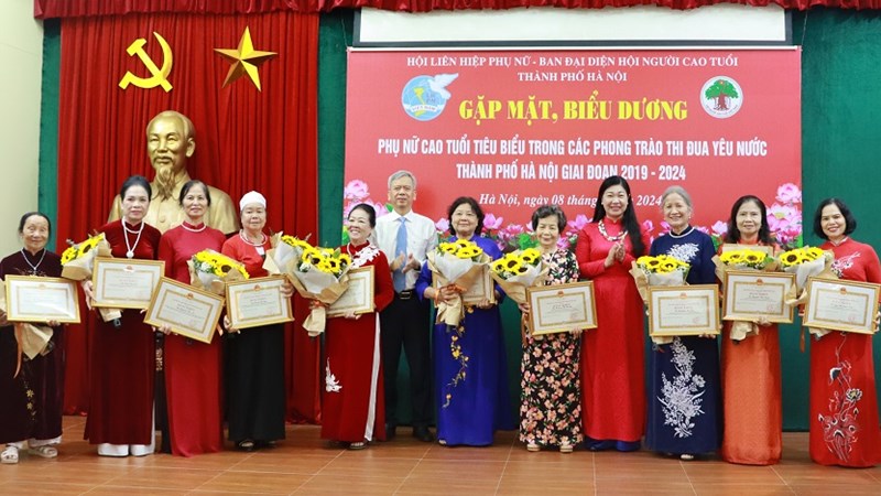 Biểu dương, tôn vinh 50 phụ nữ cao tuổi tiêu biểu của Thủ đô trong phong trào thi đua yêu nước