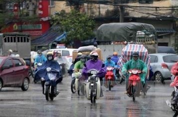 Thủ đô Hà Nội chiều tối và đêm có mưa rào và dông vài nơi