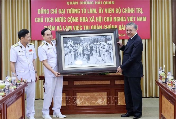 Chủ tịch nước Tô Lâm thăm và làm việc tại Quân chủng Hải quân