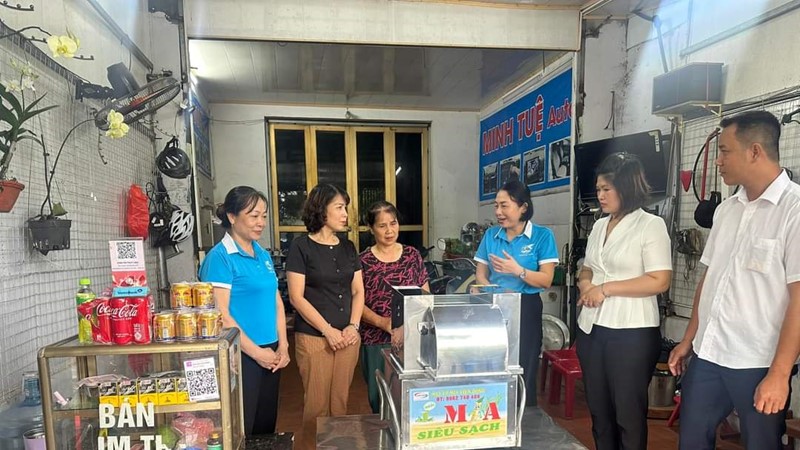 Huyện Gia Lâm: Trao tặng  phương tiện sinh kế cho gia đình hội viên phụ nữ có hoàn cảnh khó khăn