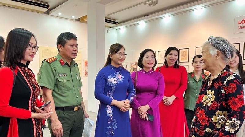 Phụ nữ Hà Nội tích cực tham gia phong trào "Toàn dân bảo vệ an ninh Tổ quốc"