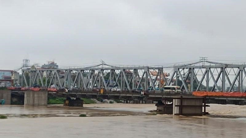 Từ 22h ngày 10/9: Cấm toàn bộ phương tiện qua cầu Đuống 