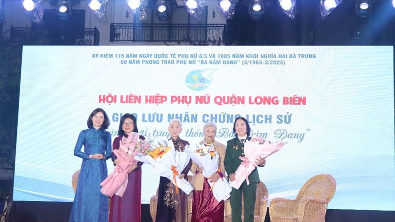 Hội LHPN quận Long Biên: Giao lưu nhân chứng lịch sử “Sáng mãi truyền thống phụ nữ Ba đảm đang”