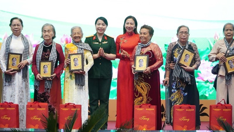 Tri ân Mẹ Việt Nam anh hùng, nữ Anh hùng lực lượng vũ trang nhân dân