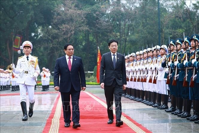 Thủ tướng Phạm Minh Chính chủ trì Lễ đón Thủ tướng Singapore và Phu nhân