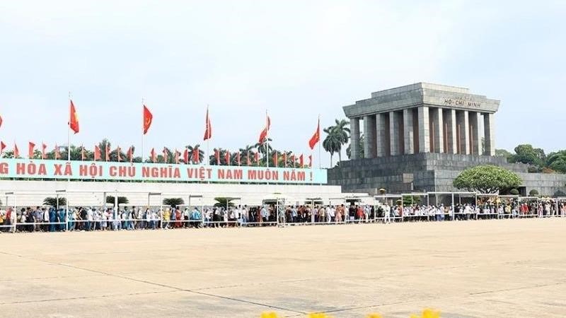 Hà Nội dành 50.000 suất quà tặng du khách, nhân dân viếng Lăng Bác dịp nghỉ Lễ 30/4 và 1/5