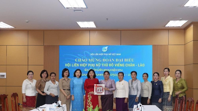 Hội LHPN Thủ đô Viêng Chăn (CHDCND Lào) đến thăm và làm việc tại Hà Nội
