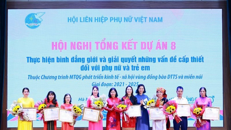 Biểu dương 20 tập thể và 10 cá nhân có thành tích tiêu biểu trong triển khai thực hiện Dự án 8