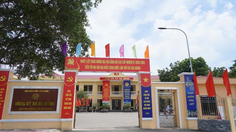  Các xã, phường đồng loạt ra quân tổng vệ sinh môi trường cho buổi lễ công bố vận hành chính quyền 2 cấp