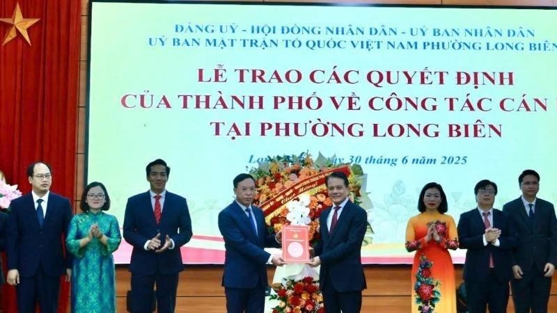 Công bố các quyết định về công tác cán bộ tại phường Phúc Lợi, Long Biên, Bồ Đề