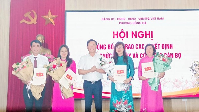 Phường Hồng Hà, TP Hà Nội: Công bố các quyết định về tổ chức bộ máy và công tác cán bộ