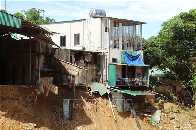 Giải quyết nơi ở cho hàng nghìn người dân bị nhà "treo" sau lũ