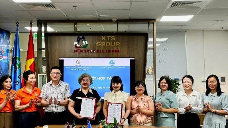 Xã Trung Giã: Phổ cập bình dân học vụ số, giúp phụ nữ làm quen với công nghệ