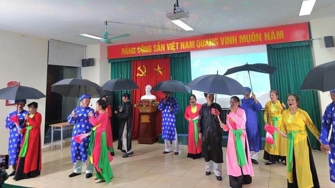 Hội LHPN phường Việt Hưng ra mắt Câu lạc bộ Dân ca chào mừng Đại hội đảng bộ phường