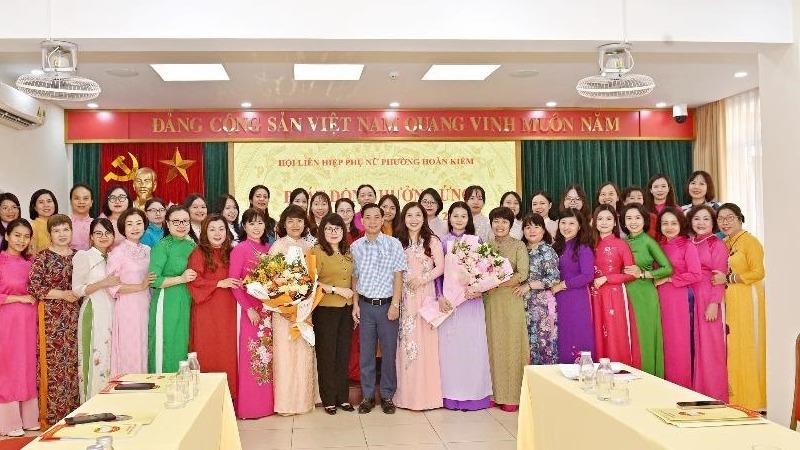 Hội LHPN phường Hoàn Kiếm: Ra mắt 2 Chi hội Phụ nữ các cơ quan Đảng và cơ quan UBND phường