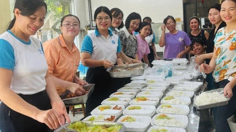 Phụ nữ xã Sóc Sơn chung tay hỗ trợ người dân bị ảnh hưởng sau bão số 10 và 11