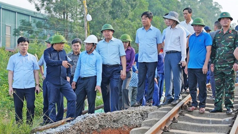 Chủ tịch UBND thành phố Hà Nội kiểm tra  công tác phòng, chống lũ tại xã Trung Giã và Đa Phúc
