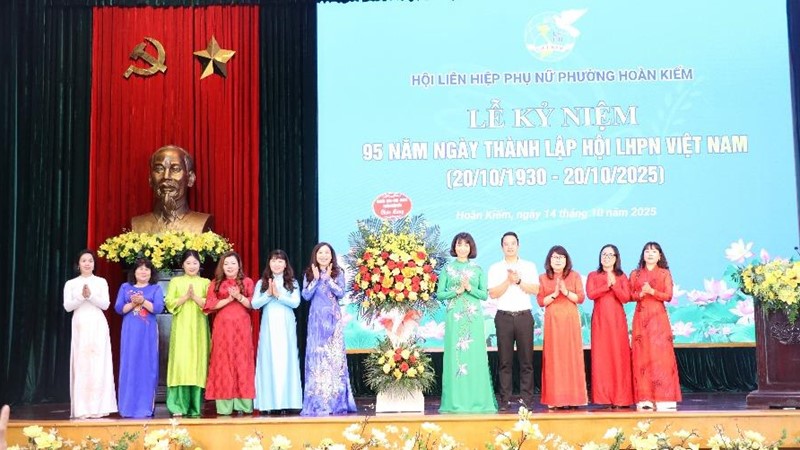 LHPN phường Hoàn Kiếm tổ chức Lễ kỷ niệm 95 năm ngày thành lập Hội 