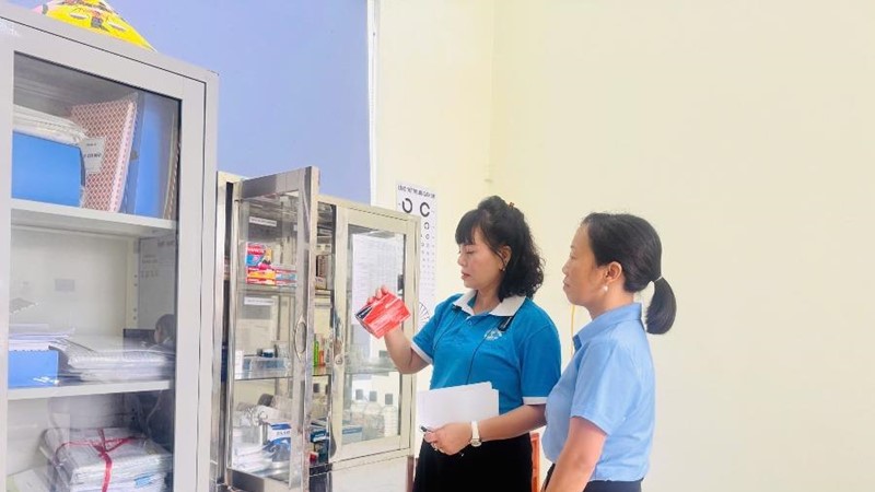 Hội LHPN xã Trung Giã tham gia giám sát công tác an toàn thực phẩm tại trường học